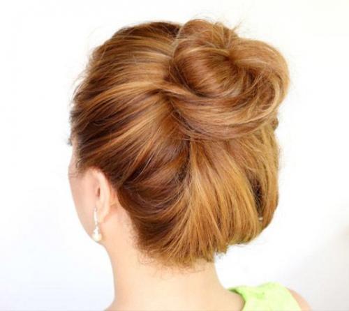 Небрежный пучок на средние волосы. Как сделать растрепанный пучок на голове?