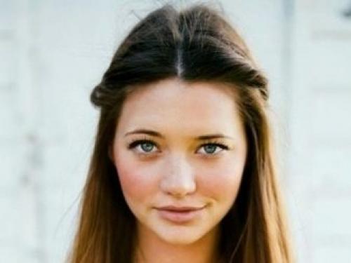 Небрежно заколотые волосы. Как красиво заколоть сзади распущенные волосы (с фото и видео) 22 Небрежно заколотые волосы. Как красиво заколоть сзади распущенные волосы (с фото и видео) 22