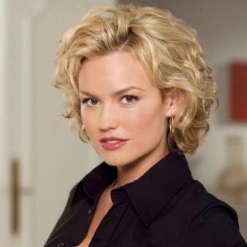 Небрежно заколотые волосы. Как красиво заколоть сзади распущенные волосы (с фото и видео) 28 Небрежно заколотые волосы. Как красиво заколоть сзади распущенные волосы (с фото и видео) 28