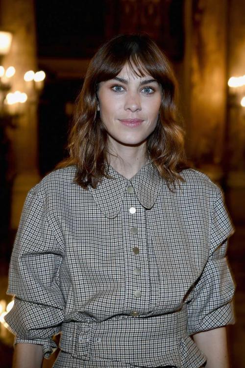 Модные средние стрижки для женщин 2021-2022. Стрижки на средние волосы 2021-2022: 50+ идей с челкой и без