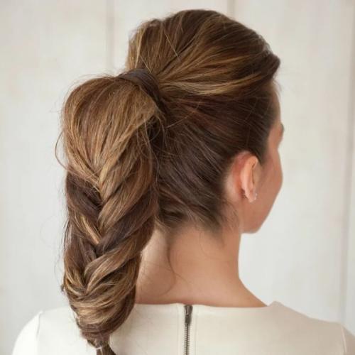 Повседневные прически для средней длины волос своими руками. Пучки на средние волосы 07