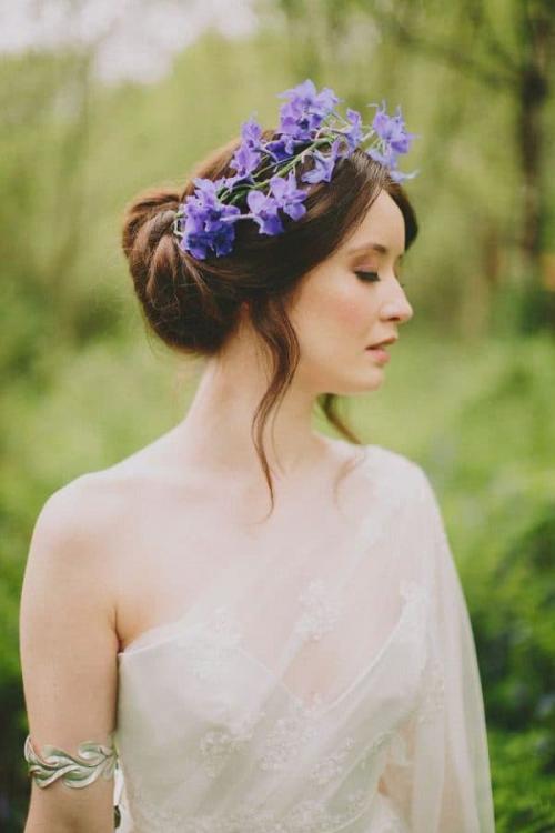 Высокие причёски на средние волосы. Пучки