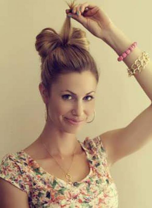 Простые высокие прически на средние волосы. 10 модных высоких причесок