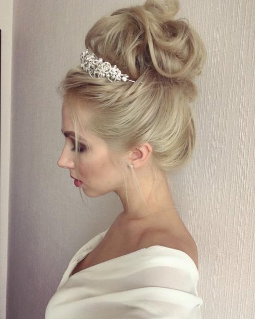 Высокие прически на средние волосы с челкой. Высокие прически — актуальные модели и стильные решения 2019 года. Обзор лучших решений стилистов (140 фото + видео)