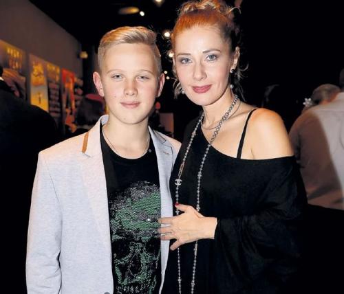 Плохо пахнущие знаменитости. 8 голливудских звезд, которые неприятно пахнут 12