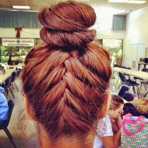 11 стильных и простых причёсок на средние волосы. Праздничные пучки