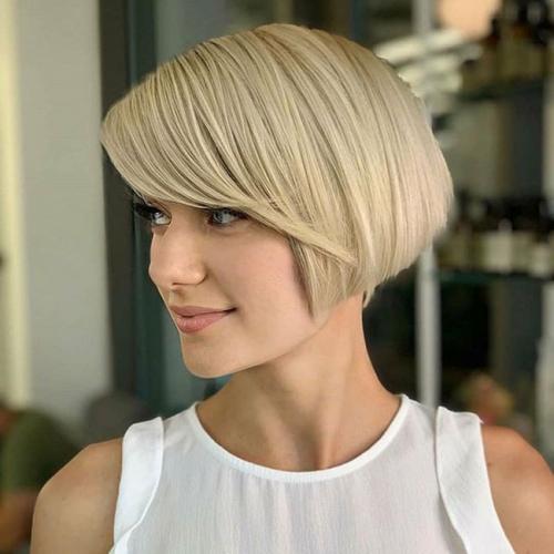 Градуированное каре с челкой шторкой. Градуированное каре с челкой