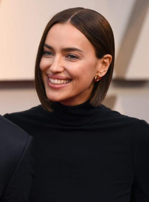 Каре на ножке лесенкой. Стрижка каре на ножке: кому пойдет