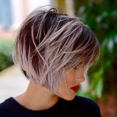 Градуированное каре с челкой 2021. Градуированный боб каре 210 фото