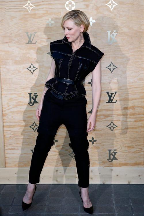 Каре на ножке лесенкой. Стрижка каре на ножке: кому пойдет