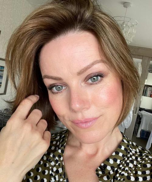 Вариации каре с челкой на средние волосы. Каре на средние волосы: 12 лучших идей стрижки (фото) 17 Вариации каре с челкой на средние волосы. Каре на средние волосы: 12 лучших идей стрижки (фото) 17