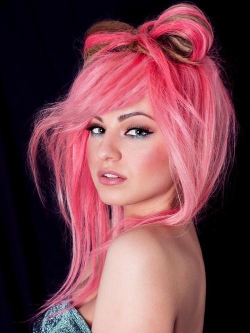 Стоит ли красить волосы в розовый. Розовый цвет волос: кому подходит, как покрасить локоны в модный оттенок