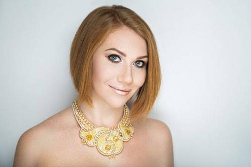 Каре на полное лицо с челкой. Виды каре, подходящие для круглого лица