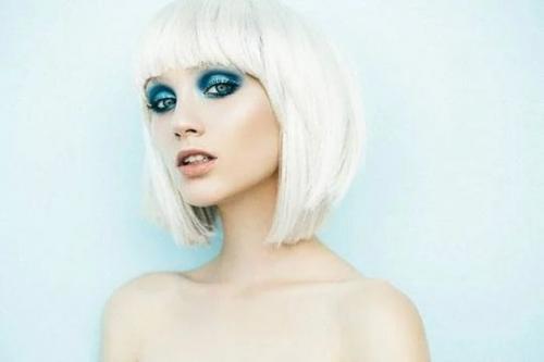 Каре на полное лицо с челкой. Виды каре, подходящие для круглого лица