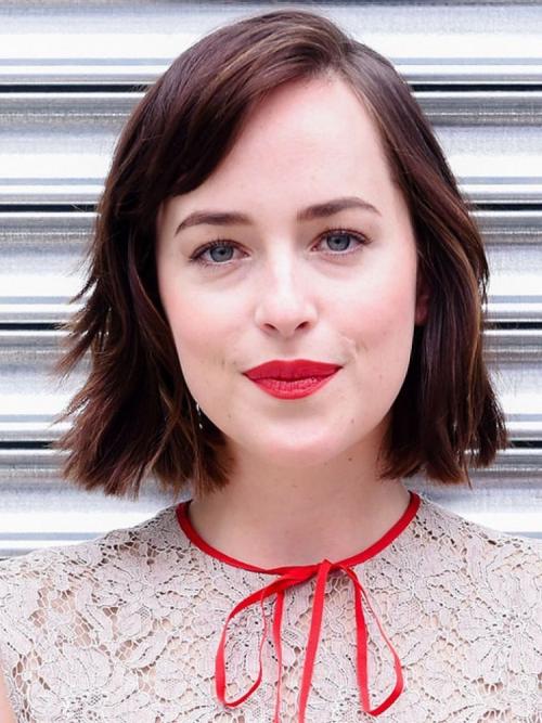 Удлиненное каре с челкой для круглого лица. А кому лучше отказаться от каре с удлинением?