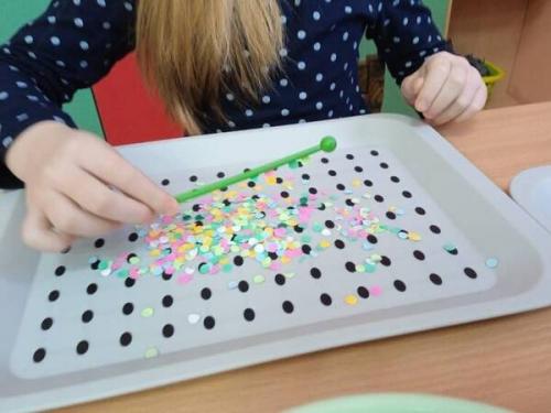 Какие факторы следует учитывать при выборе прически для девочки