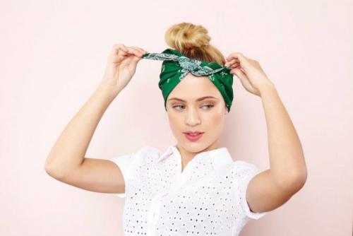 Какие прически можно сделать на работу за 5 минут. 4 простые прически на работу, которые можно сделать за 5 минут