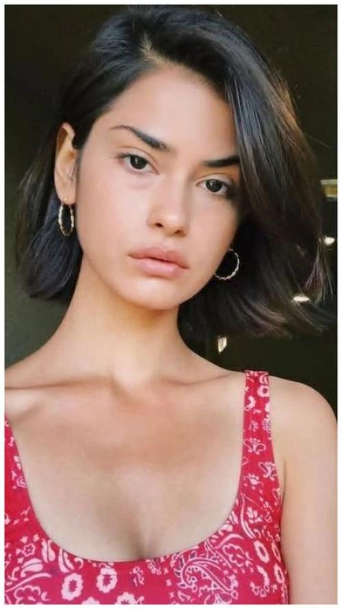 Какие причёски можно сделать на средние волосы жидкие для особых случаев. Самое главное — удачная стрижка для тонких волос