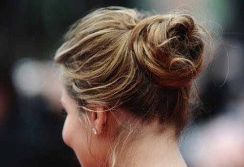 Какие прически можно сделать на работу за 5 минут. 4 простые прически на работу, которые можно сделать за 5 минут