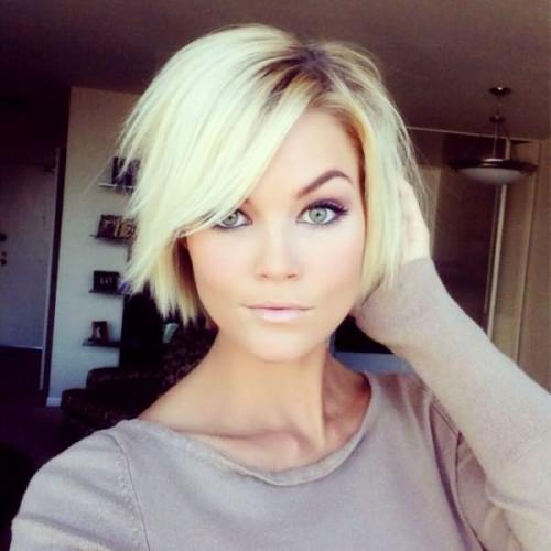 50 идей стрижки каре с косой челкой. Каре с косой челкой