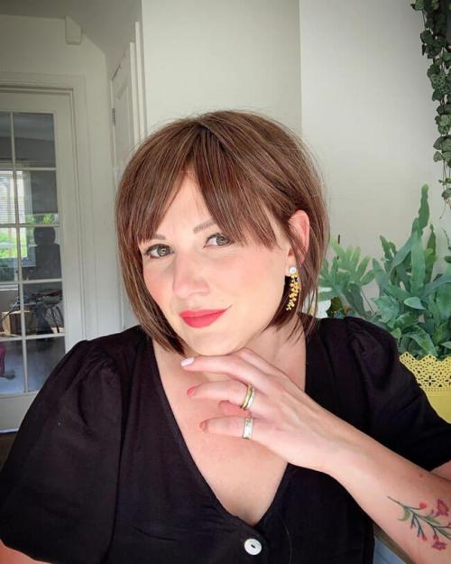 Градуированное каре с косой челкой. Градуированное каре с челкой