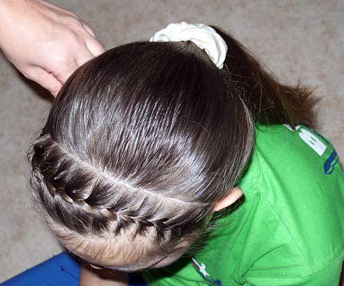 Прически девочкам своими руками пошагово. Красивые прически для девочек: 15 простых причесок