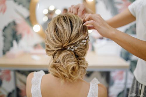 Какие прически наиболее удобны для вечернего ношения. Вечерние причёски 2025-2025: тренды и классика