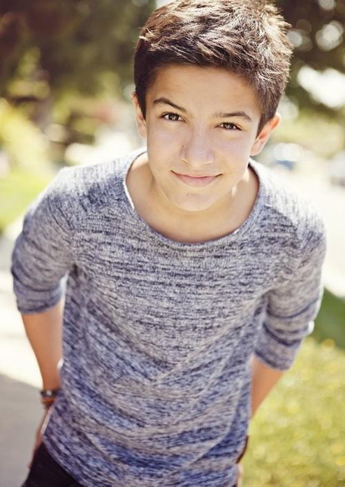 Прически 12 лет мальчика. Модная прическа бокс и полубокс для мальчиков 12-13 лет 2022