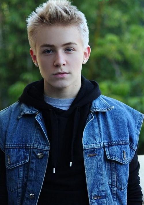 Прически 12 лет мальчика. Модная прическа бокс и полубокс для мальчиков 12-13 лет 2022