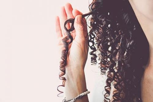 Какие средства для ухода за волосами рекомендуется использовать для причесок с локонами. Какие средства нужны для кудрявых волос: экспертная оценка составов