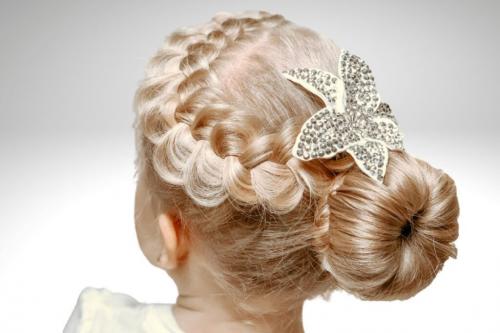 Какие аксессуары можно использовать для причесок на выпускном в детском саду. Прически на выпускной в детский сад: как своими руками превратить любимое чадо в принцессу
