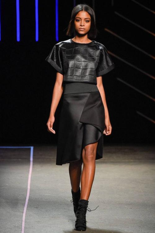 Длинные юбки с воланами. Какие вещи подобрать к юбке с воланами внизу 11