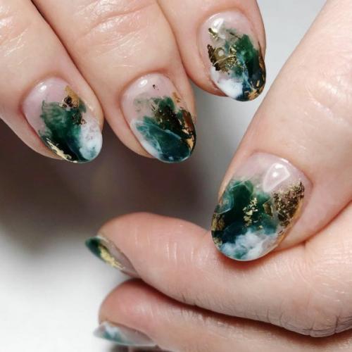 Маникюр на короткие ногти разные цвета. Дизайн на короткие ногти: тенденции и новинки 2023