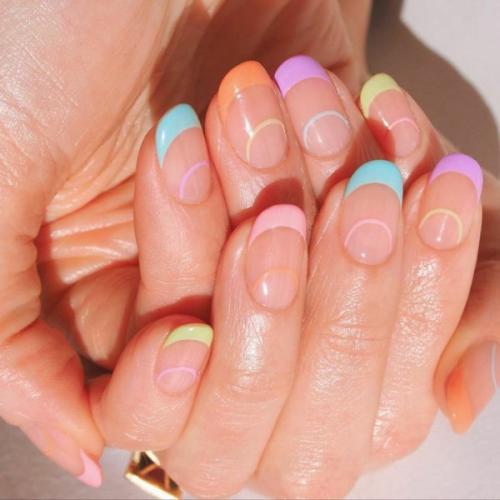 Маникюр на короткие ногти разные цвета. Дизайн на короткие ногти: тенденции и новинки 2023