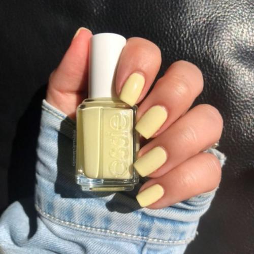 Маникюр на короткие ногти разные цвета. Дизайн на короткие ногти: тенденции и новинки 2023