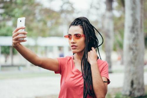 Можно ли делать косички на очень коротких волосах, и какие варианты подходят. Какие виды афрокосичек можно сделать на короткие волосы?