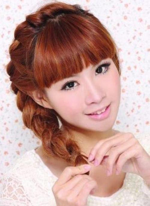 Как быстро можно сделать праздничную косу на бок. Плетение кос на бок