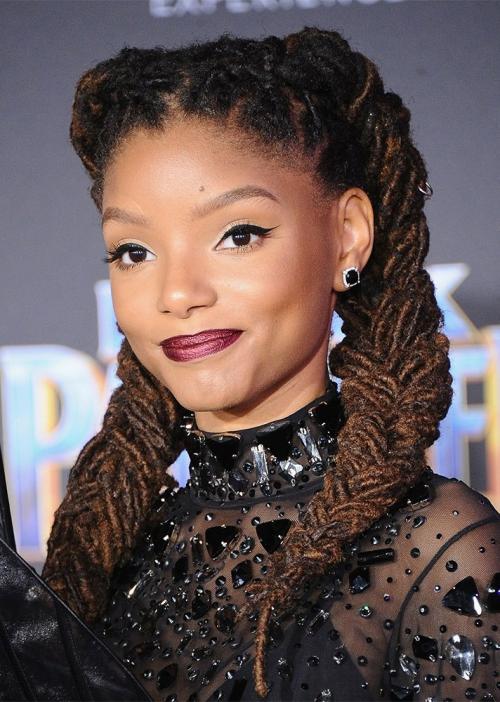 Косичка на бок: стильная прическа для девочки 06