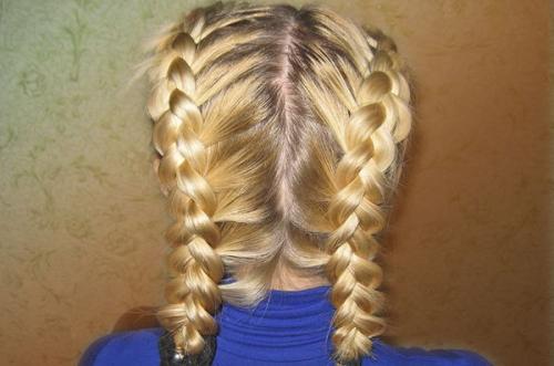 Как сделать прическу с двумя косами по бокам: пошаговая инструкция 05 Как сделать прическу с двумя косами по бокам: пошаговая инструкция 05