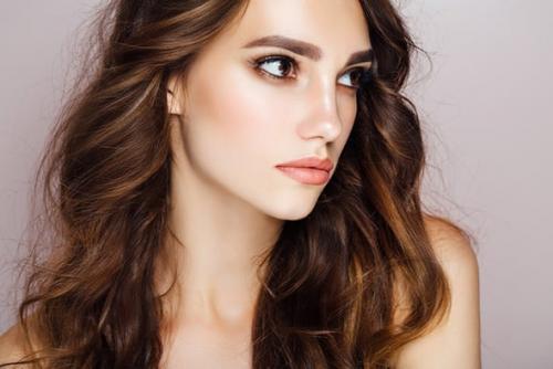 Какие оттенки краски наиболее подходят для Эстель с карими глазами. Правила подбора цвета волос для кареглазых