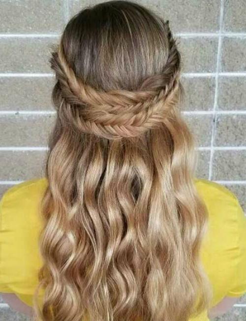 Стильная косичка по кругу: красивая причёска для девочек 15