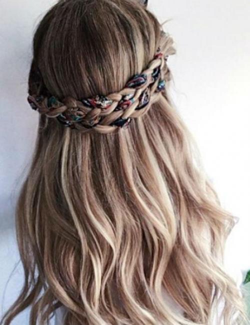 Стильная косичка по кругу: красивая причёска для девочек 08