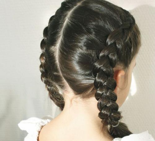 Как заплести две косички по бокам девочке 03