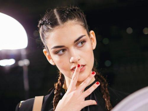 5-минутные прически для девочек: быстрое и стильное решение для школы и повседневности 11 5-минутные прически для девочек: быстрое и стильное решение для школы и повседневности 11