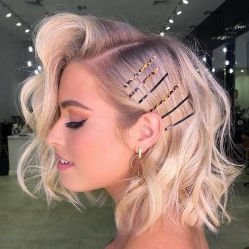 Могу ли я сделать вечернюю прическу на бок самостоятельно дома. Прически на одну сторону: праздничные и повседневные идеи для женщин разного возраста