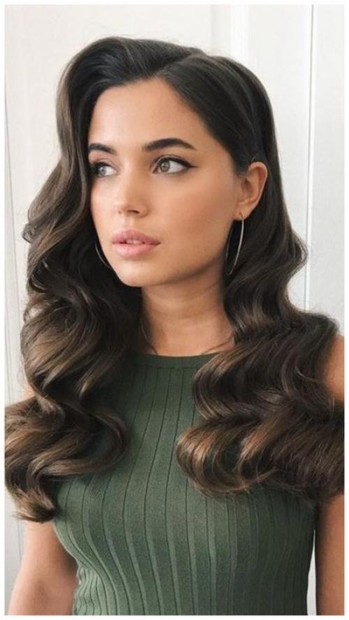 Могу ли я сделать вечернюю прическу на бок самостоятельно дома. Прически на одну сторону: праздничные и повседневные идеи для женщин разного возраста