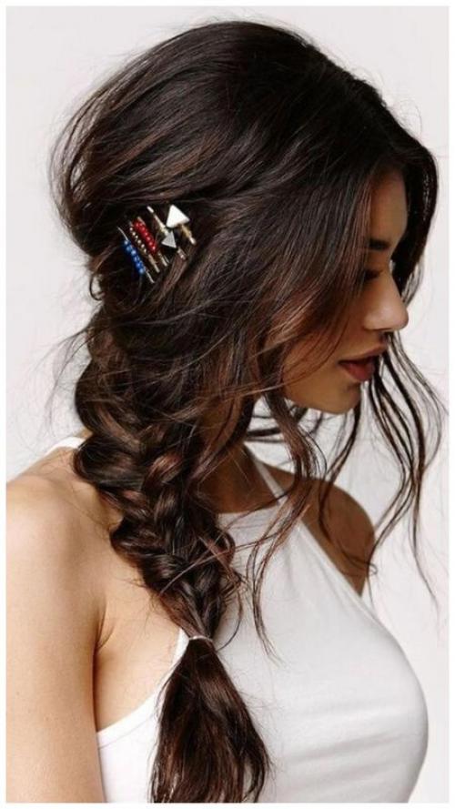 Могу ли я сделать вечернюю прическу на бок самостоятельно дома. Прически на одну сторону: праздничные и повседневные идеи для женщин разного возраста