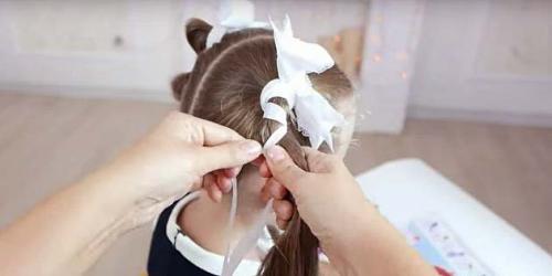 Причёски на Бок для 1 Сентября: Легко и Элегантно 08 Причёски на Бок для 1 Сентября: Легко и Элегантно 08