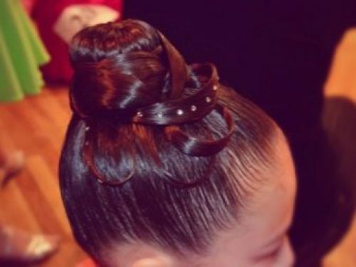 Прически для девочек на бальные танцы. Прически для тех, кто занимается бальными танцами 02