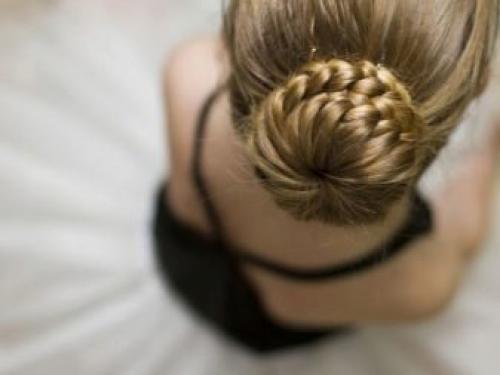 Прически для девочек на бальные танцы. Прически для тех, кто занимается бальными танцами 01